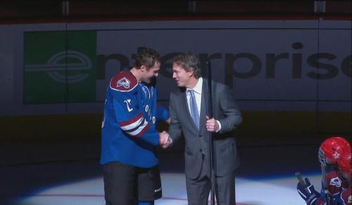 Milan Hejduk a Joe Sakic pred Hejdukovým posledným zápasom kariéry.