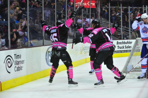 Troy Bourke počas debutu v drese Lake Erie Monsters